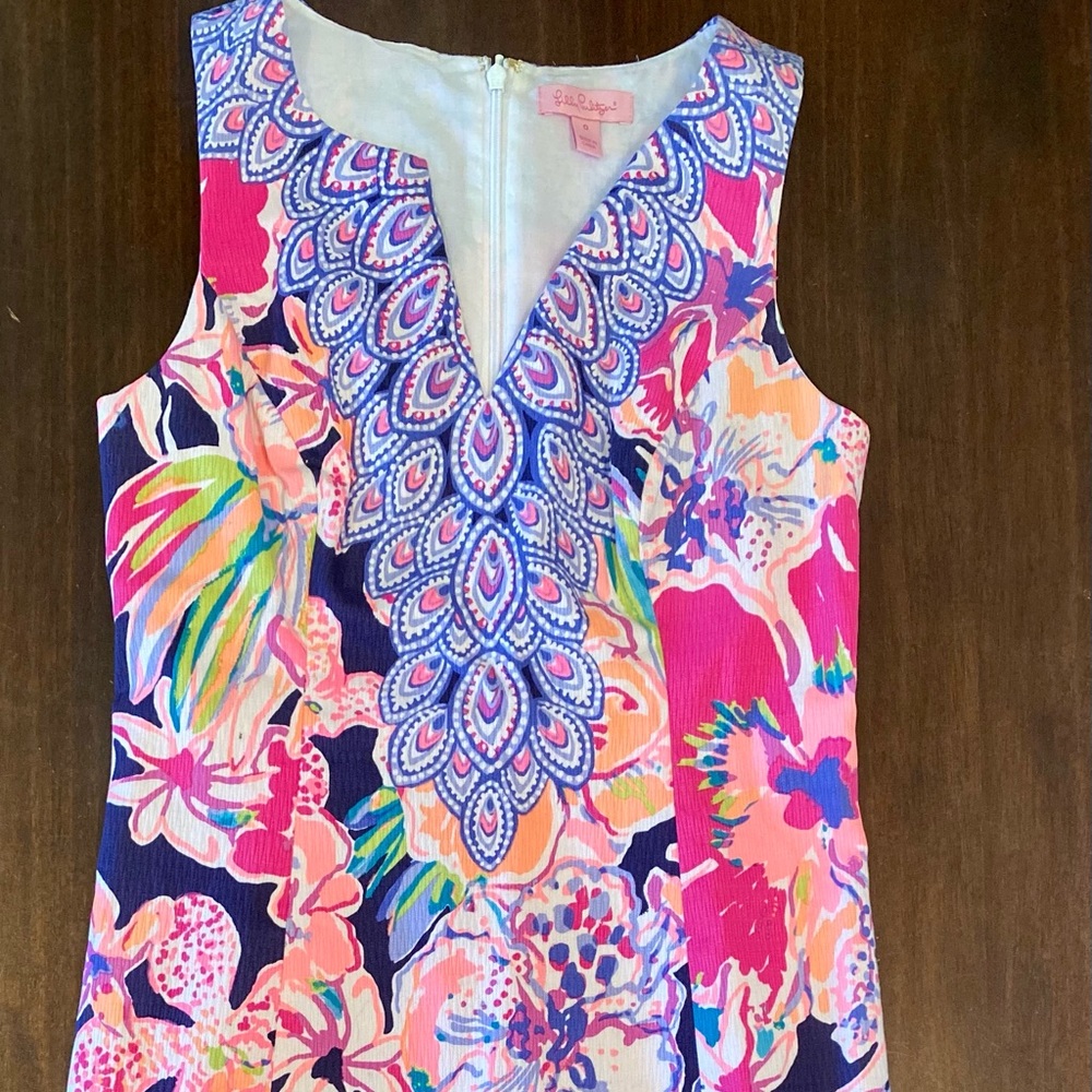 Excellent Condition - Lilly Pulitzer Sleeveless Shift Resort Dress
Size 0